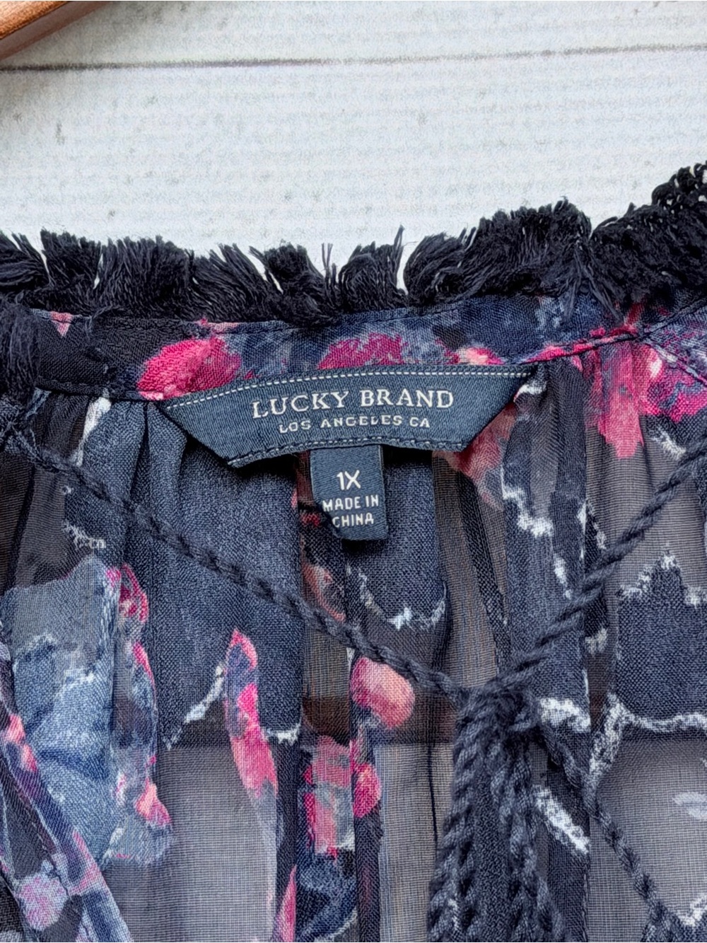 Lucky Brand Plus Size 1X Floral Burnout Split V-Neck Boho Peasant Blouse - Picture 3 of 5